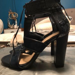 NWOT Gianni Bini navy heels suede and leather